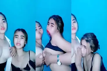 Bokep Indo Saling Adu Toket ABG Pasangan Lesbi poster