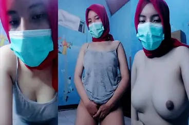 Bokep Jilbab Merah Pakaian Tembus Pandang Mendesah poster