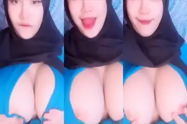 Bokep Jilbab Pamer Dada Montok Tanpa BH poster