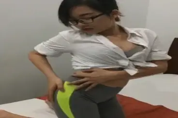 Cewek Kacamata Hot Seksi Ngentot poster